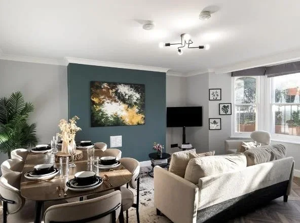 Flat Belvedere Road in Greater London