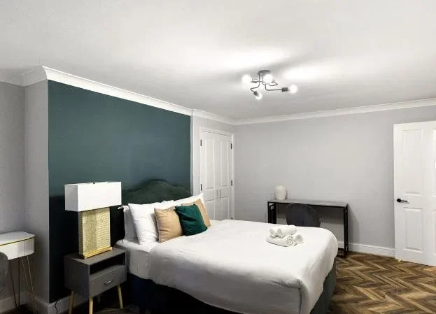 Flat Belvedere Road in Greater London