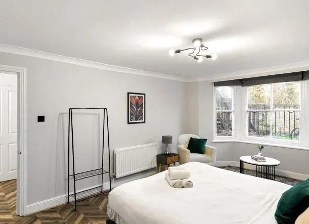 Flat Belvedere Road in Greater London