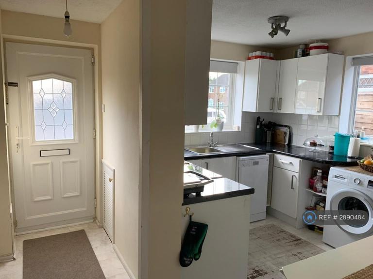 House Barnston Close in Luton
