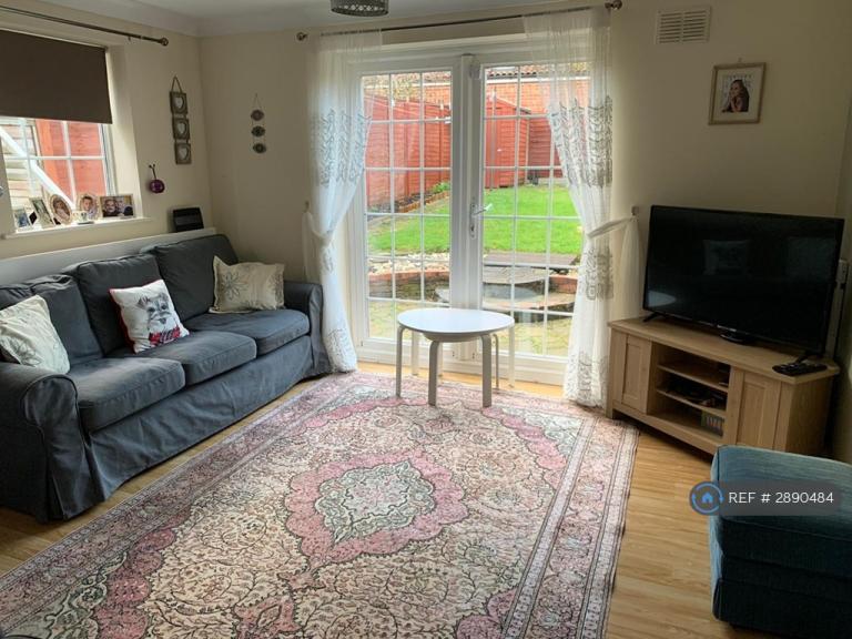 House Barnston Close in Luton