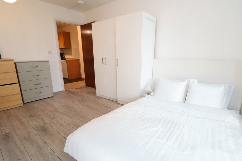 Room Globe Road in Greater London