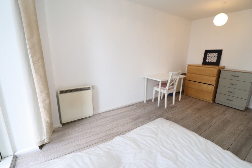Room Globe Road in Greater London