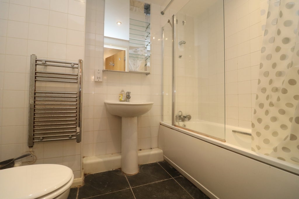 Room Globe Road in Greater London