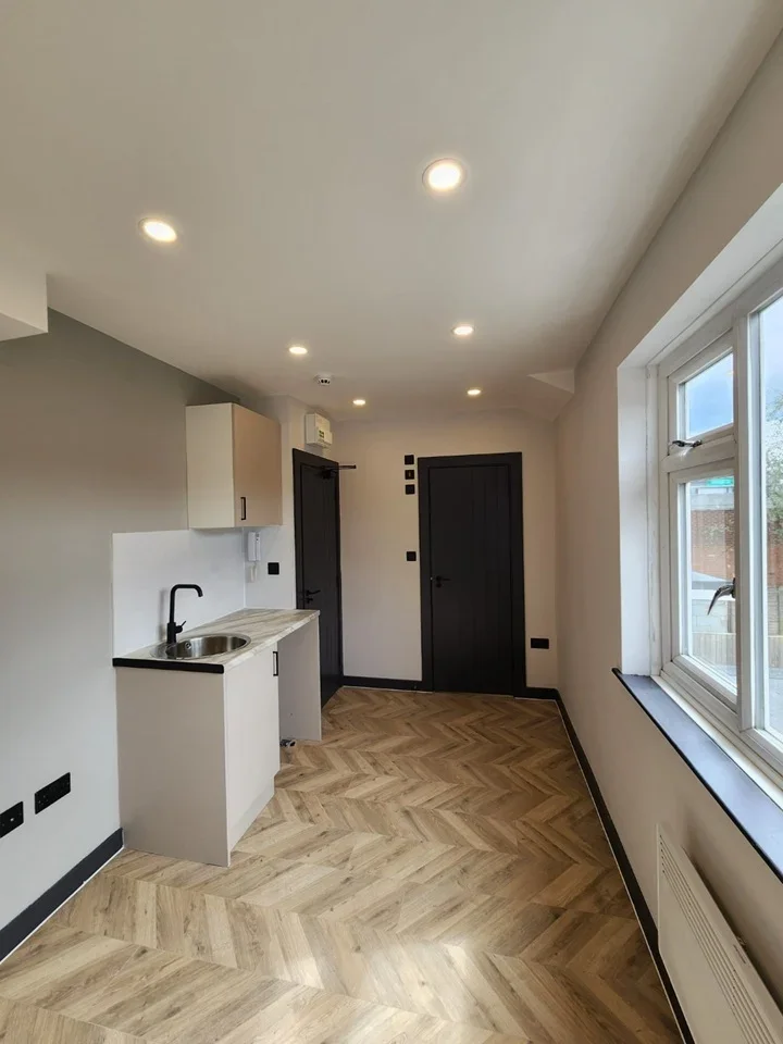 Flat Albert Road in Greater London