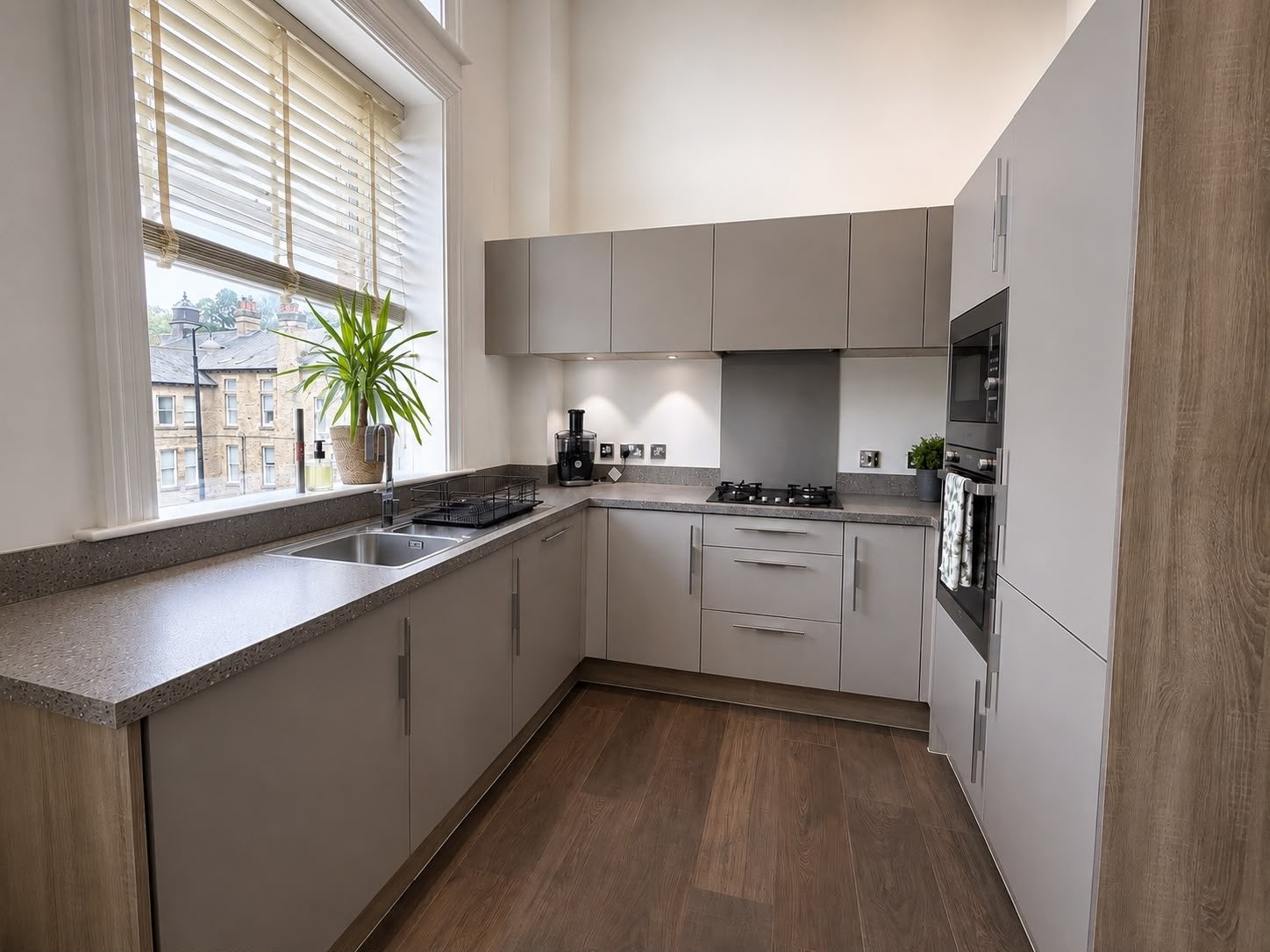 Flat Arkendale Court in Leeds