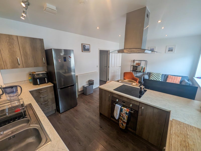 Flat Thornbury Way in Greater London