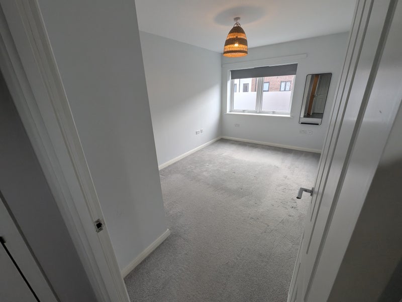 Flat Thornbury Way in Greater London