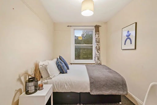 Room Chippenham Road in City of Westminster