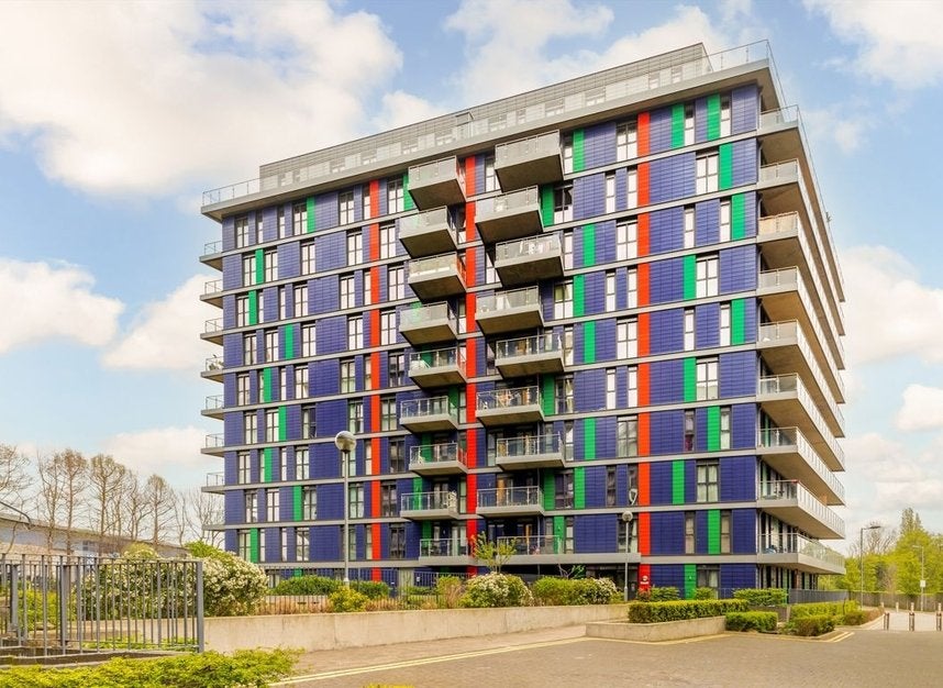 Flat Carlyon Close in Greater London