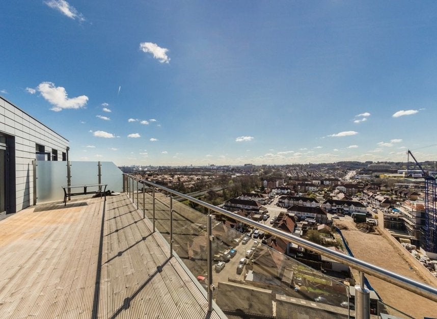 Flat Carlyon Close in Greater London