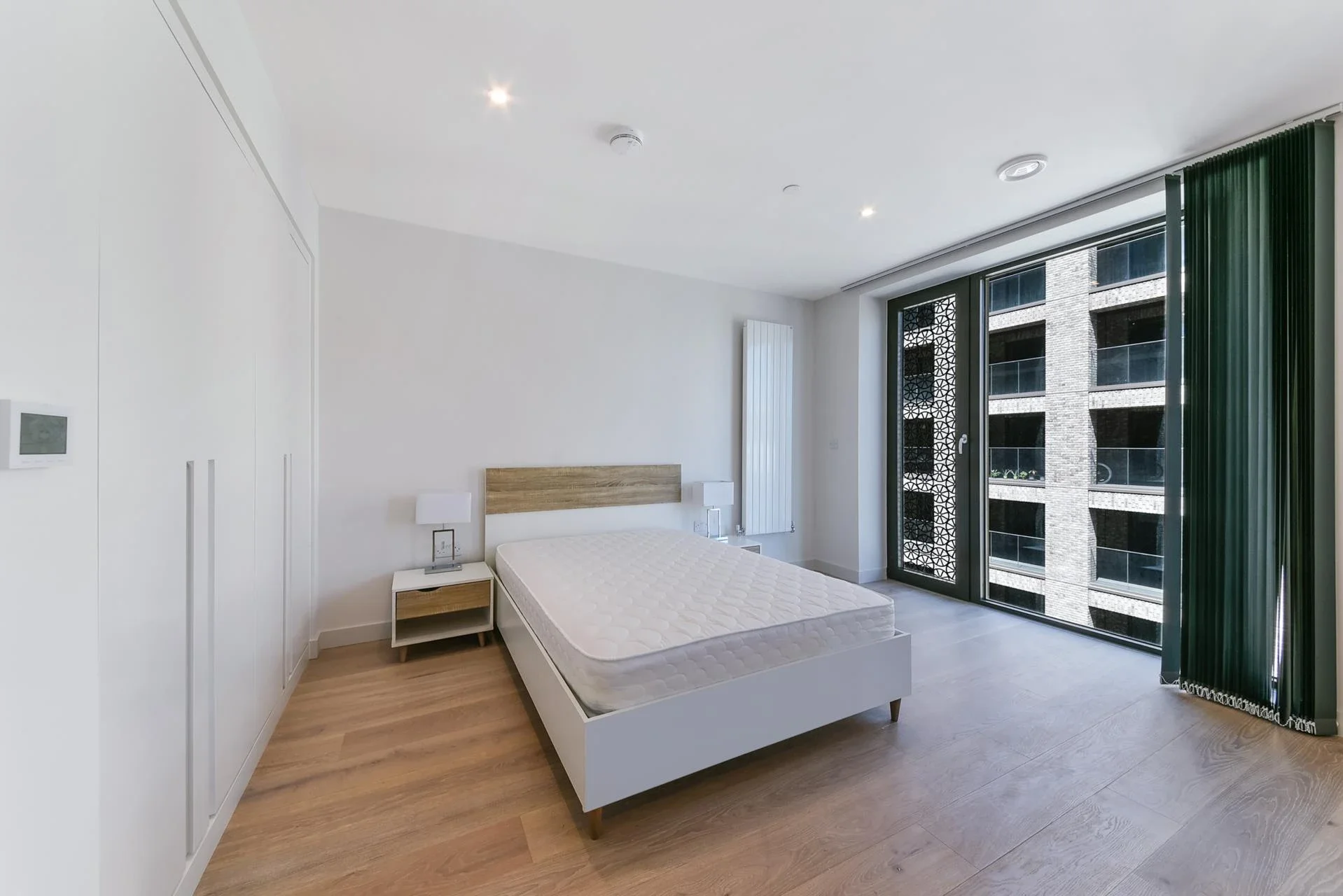 Flat Clipper Street in Greater London