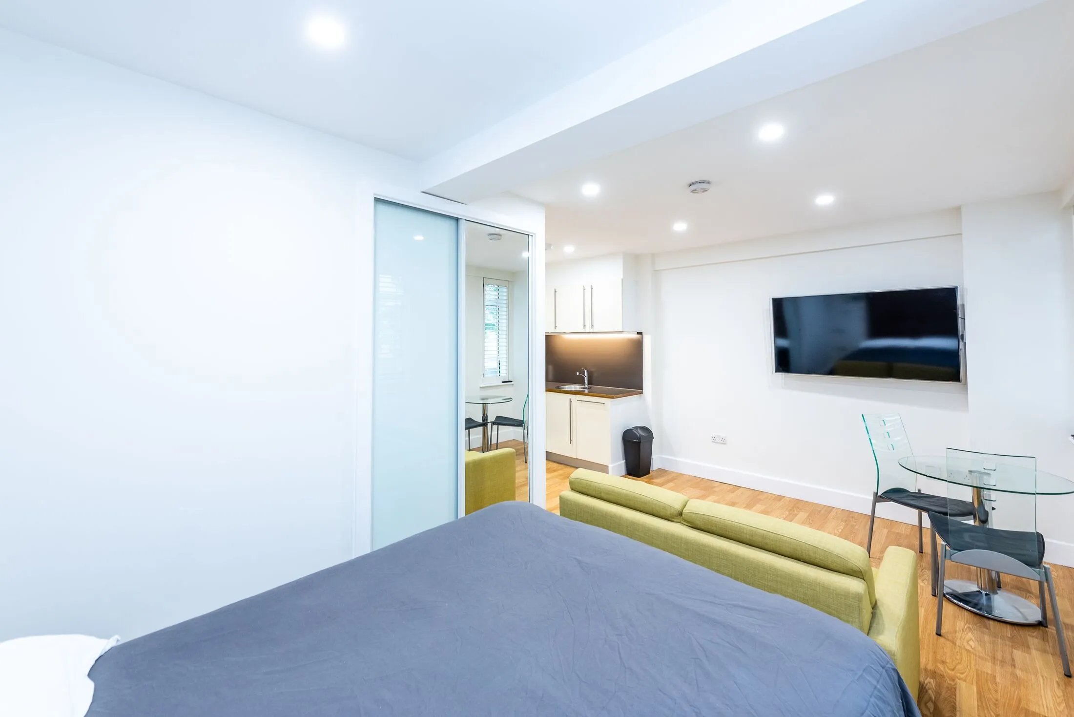 Flat Sloane Avenue in Greater London