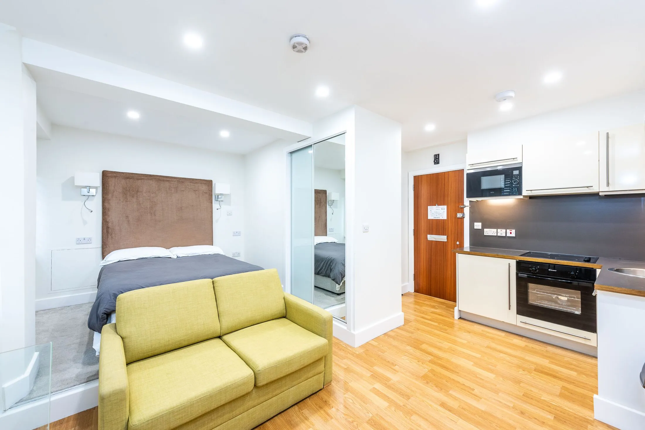 Flat Sloane Avenue in Greater London