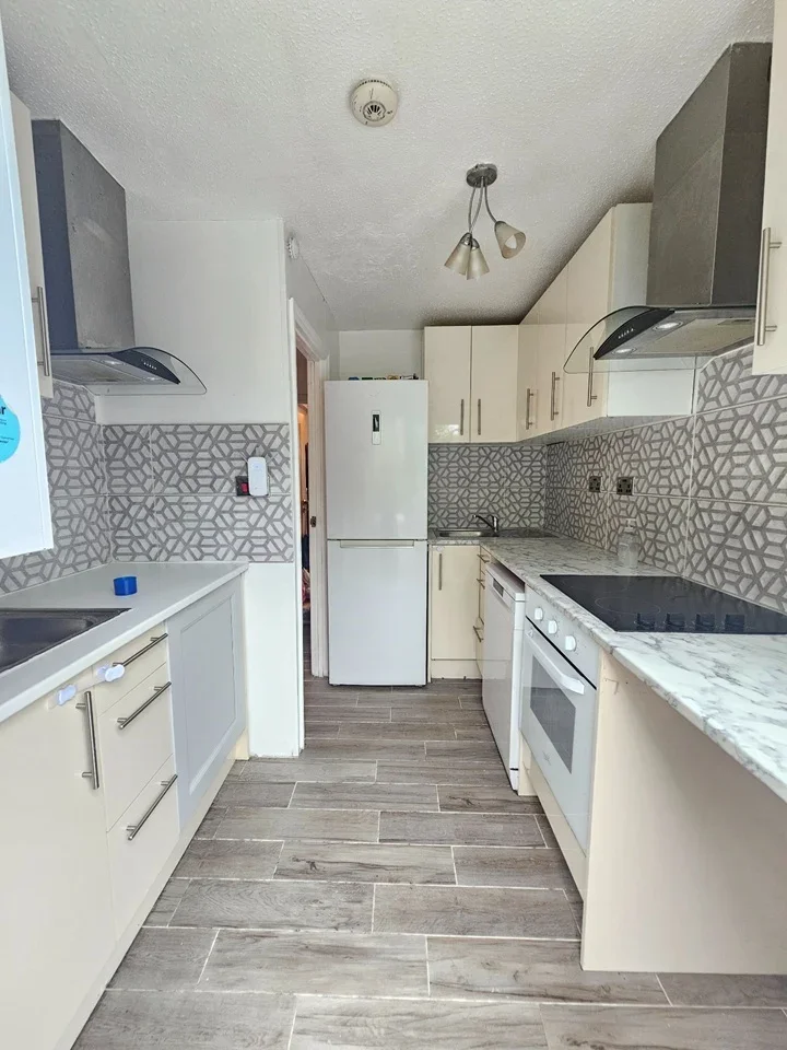 Room Ericcson Close in Greater London