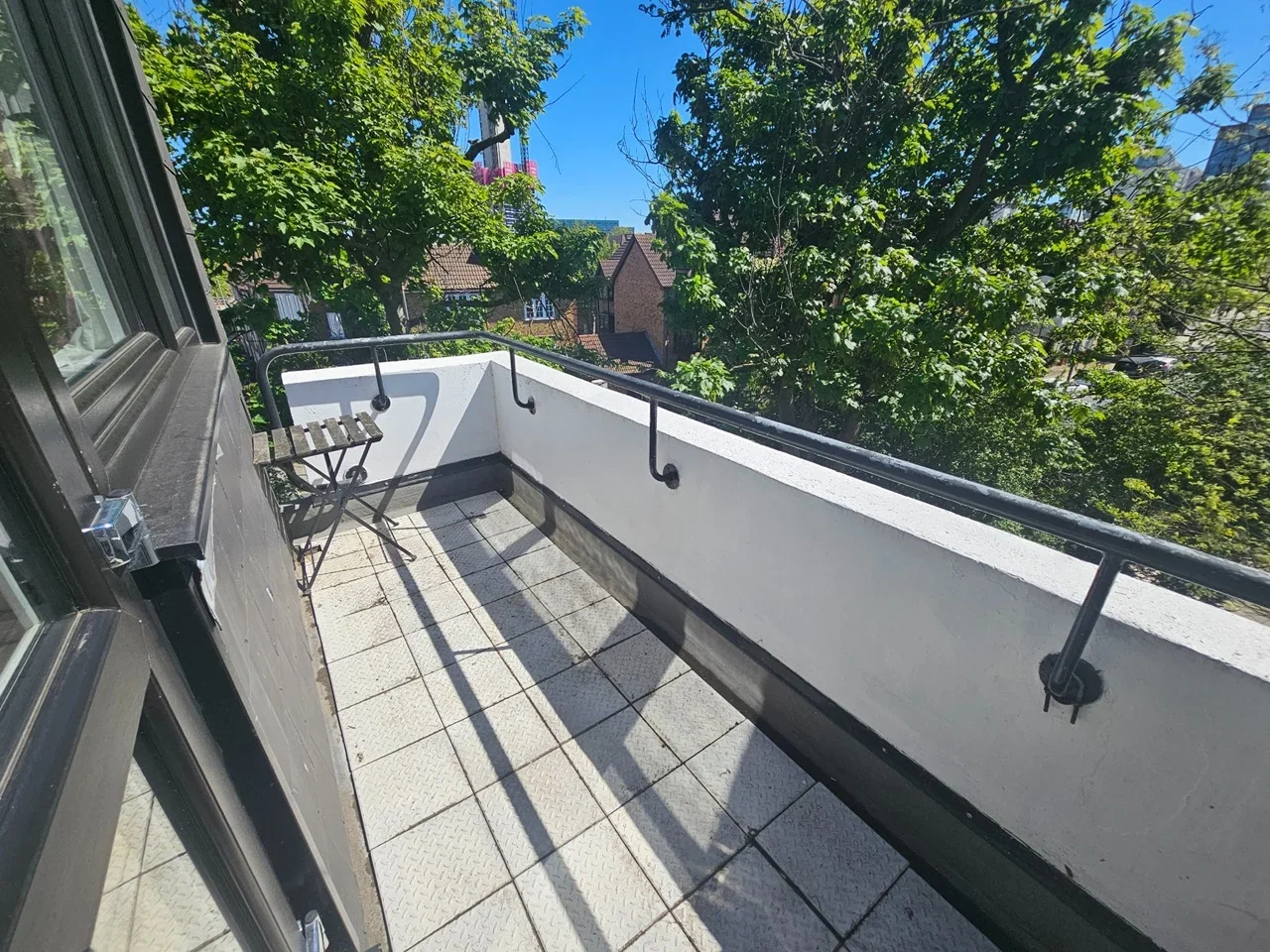 Room Ericcson Close in Greater London
