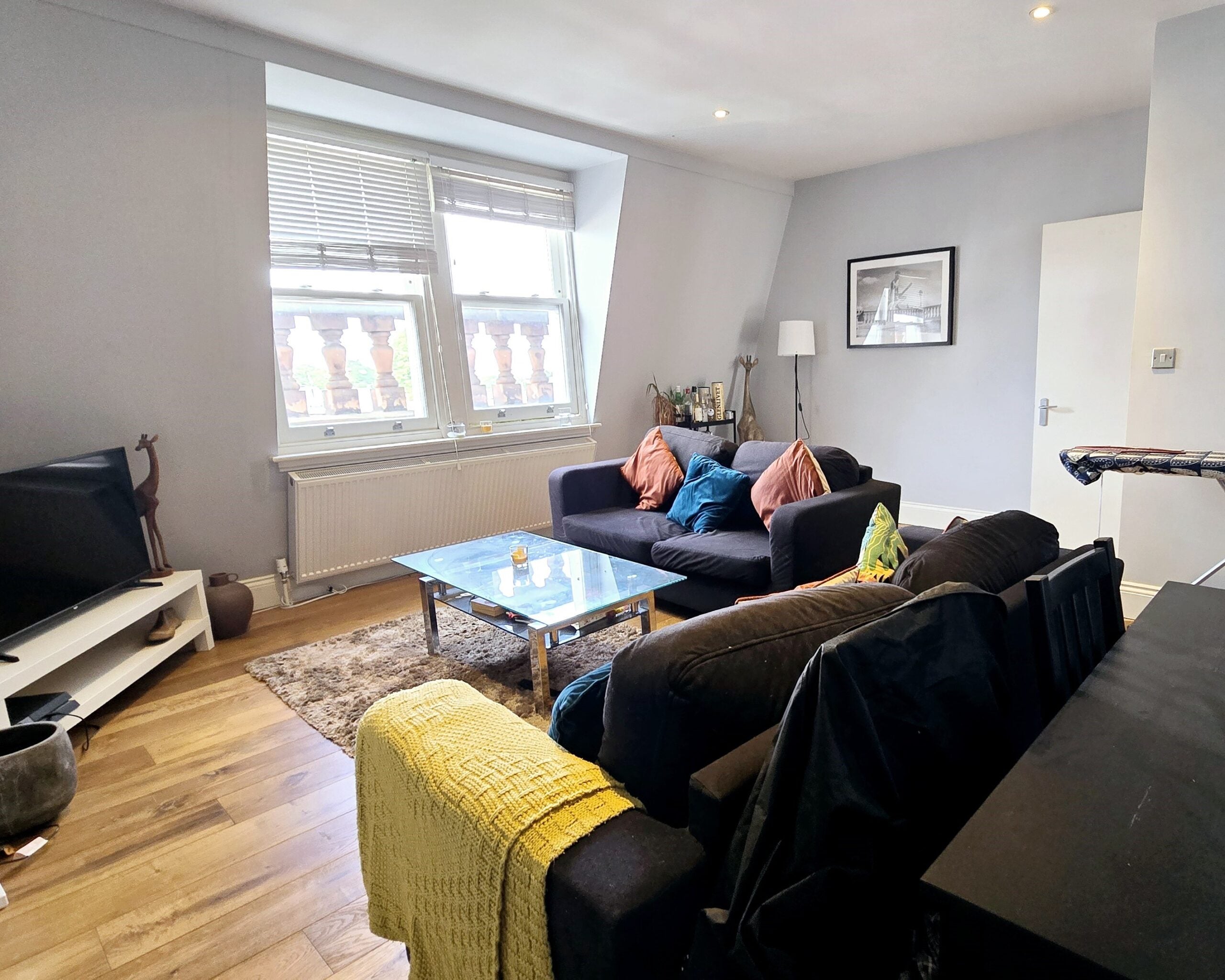 Flat Electric Avenue in Greater London