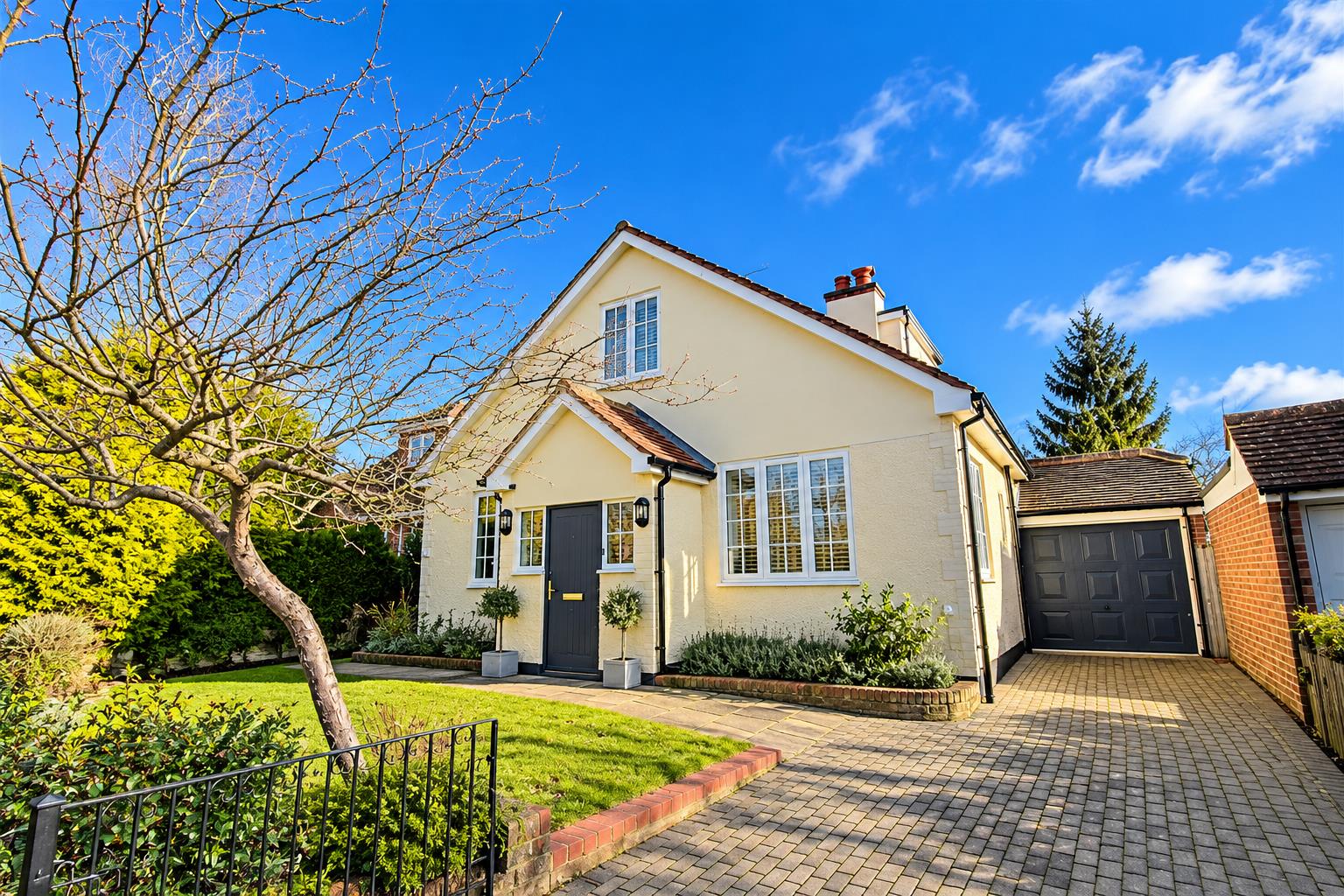 House Red Lion Road in Surrey Heath