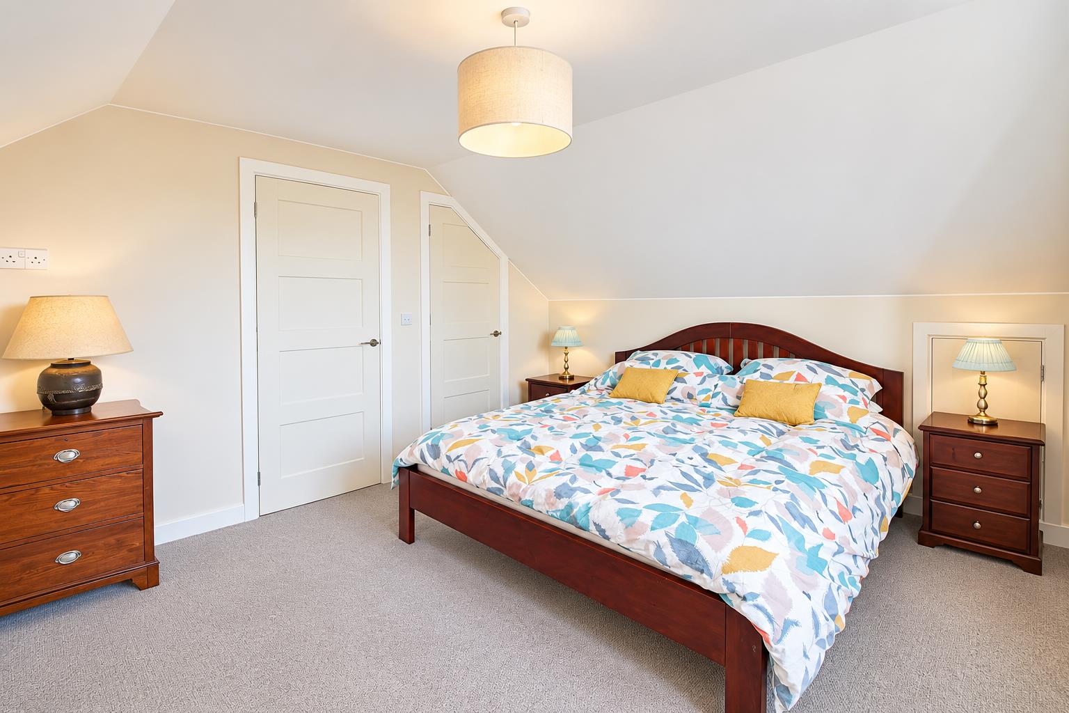 House Red Lion Road in Surrey Heath