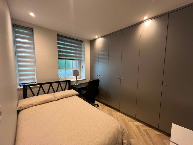 Room Page Street in City of Westminster