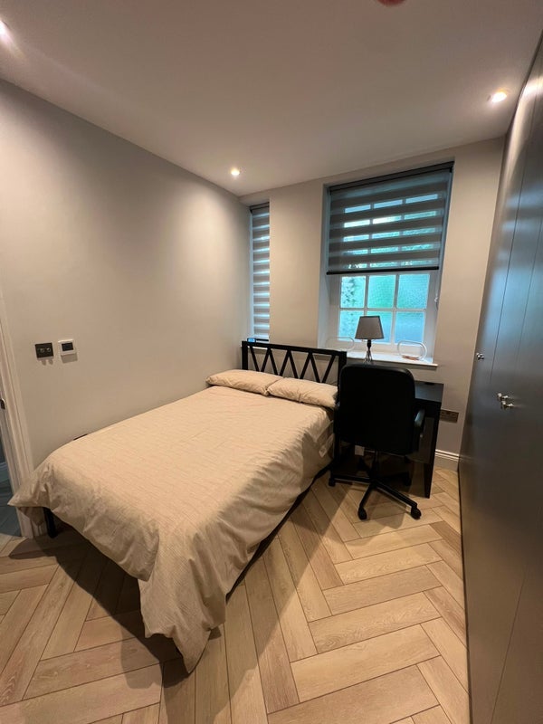 Room Page Street in City of Westminster