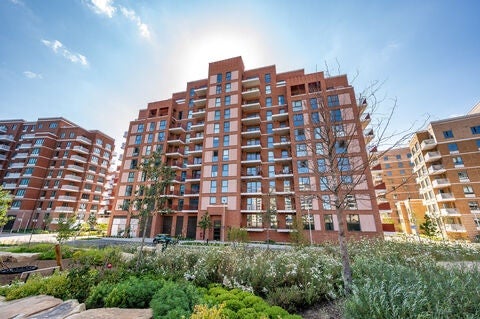Flat Griffin Manor Way in Greater London