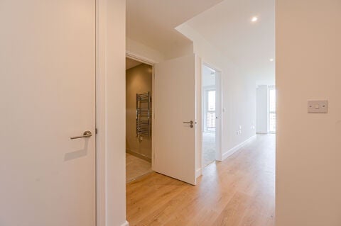 Flat Griffin Manor Way in Greater London