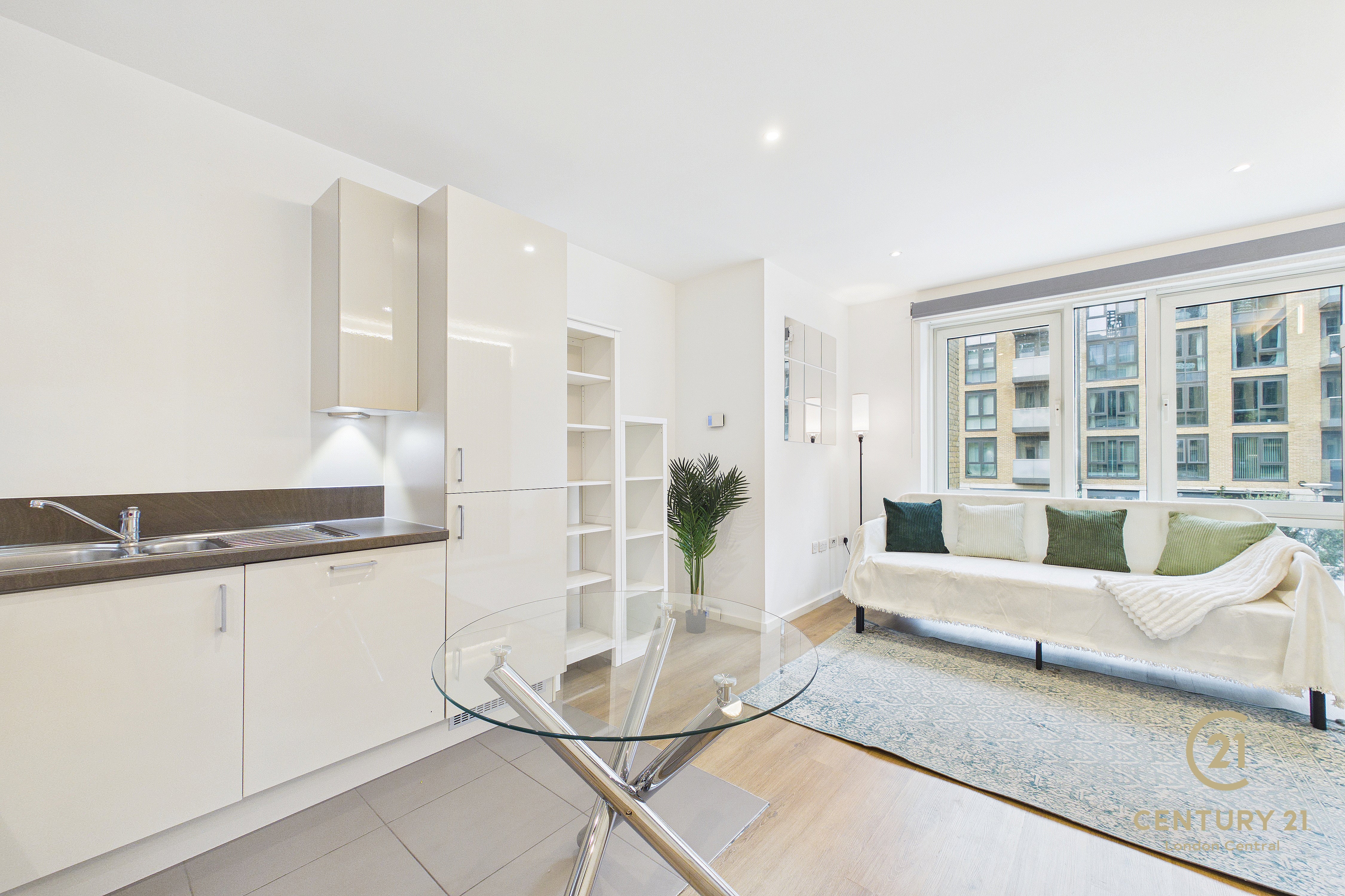 Flat Juniper Drive in Greater London