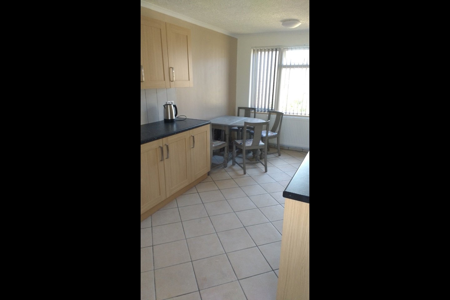 Room Dovedale Crescent in Crawley