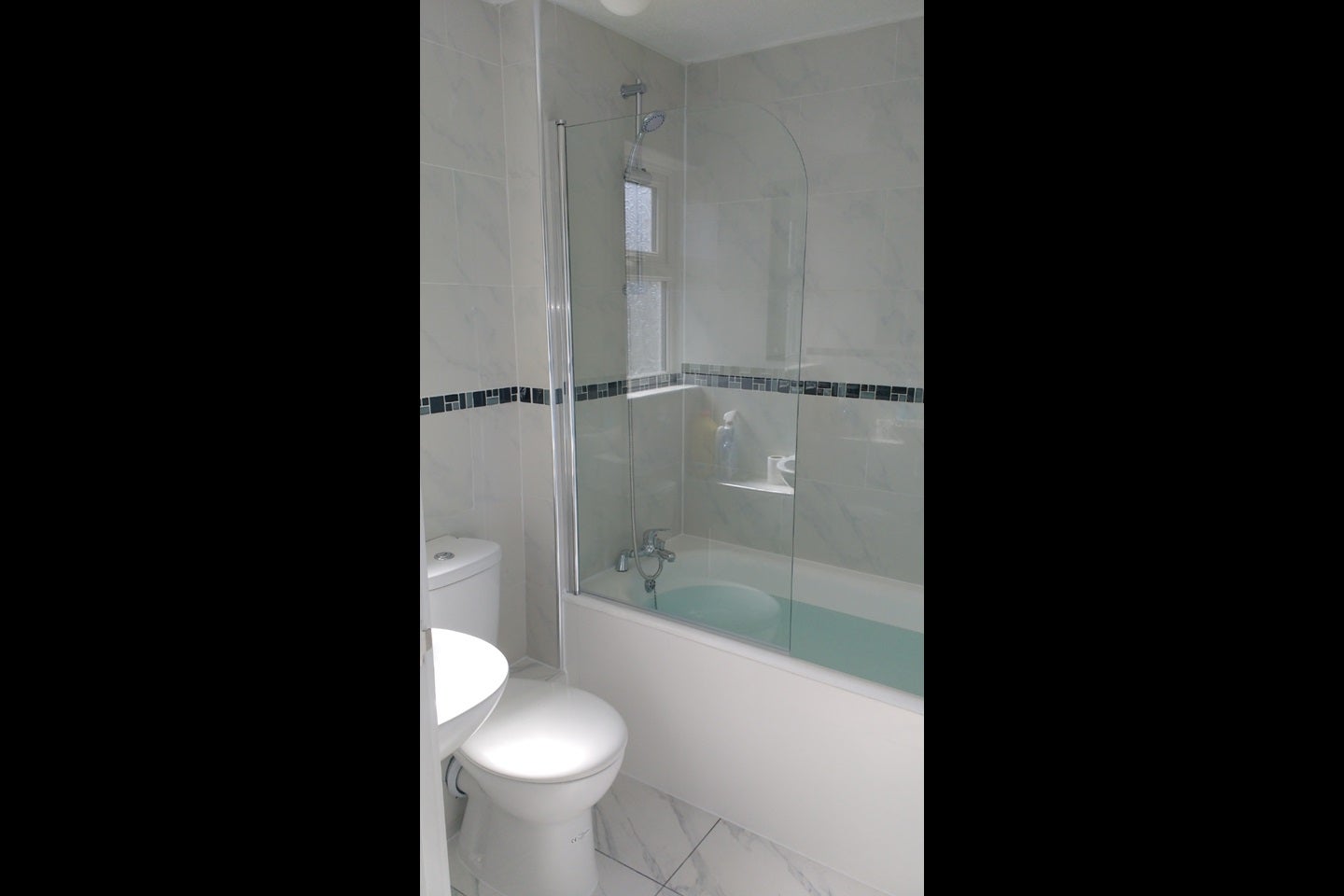 Room Dovedale Crescent in Crawley