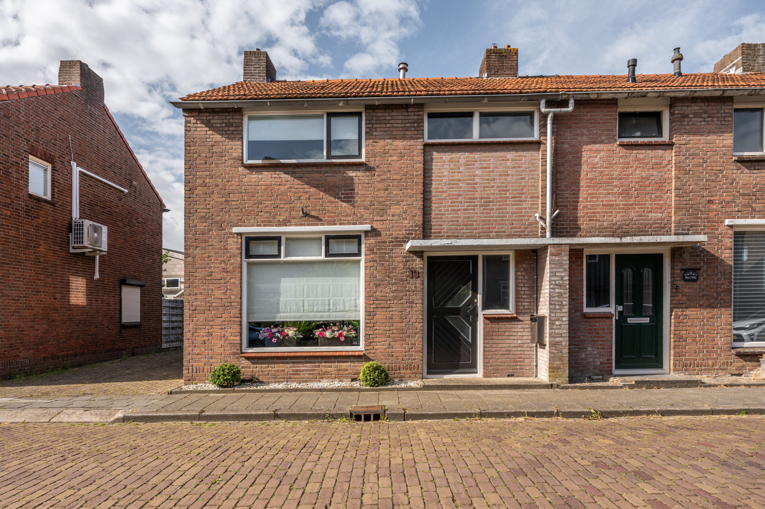 Huis Molenwater 13 in Kapelle