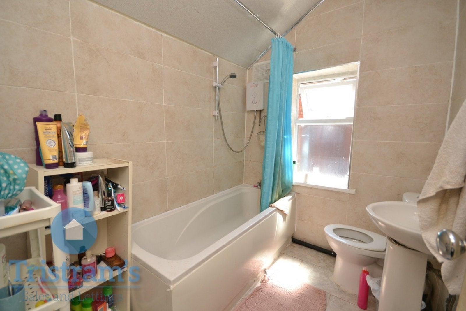 Room Tudor Grove in Nottingham