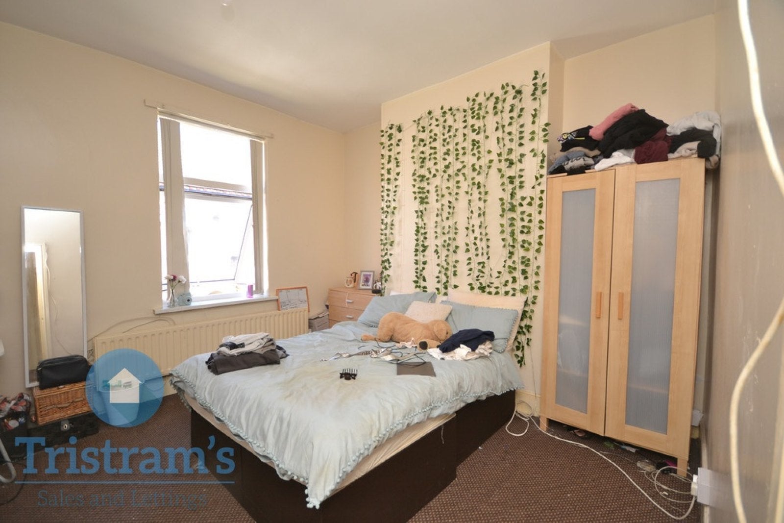 Room Tudor Grove in Nottingham