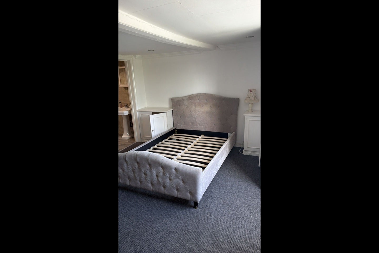 Flat Hampton Court Road in Greater London
