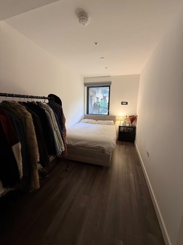 Flat Wallis Road in Greater London