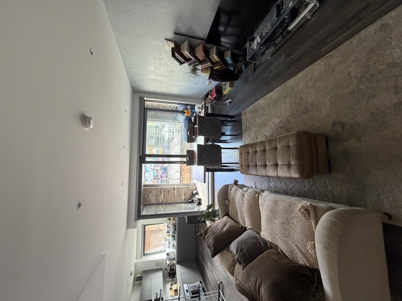 Flat Wallis Road in Greater London