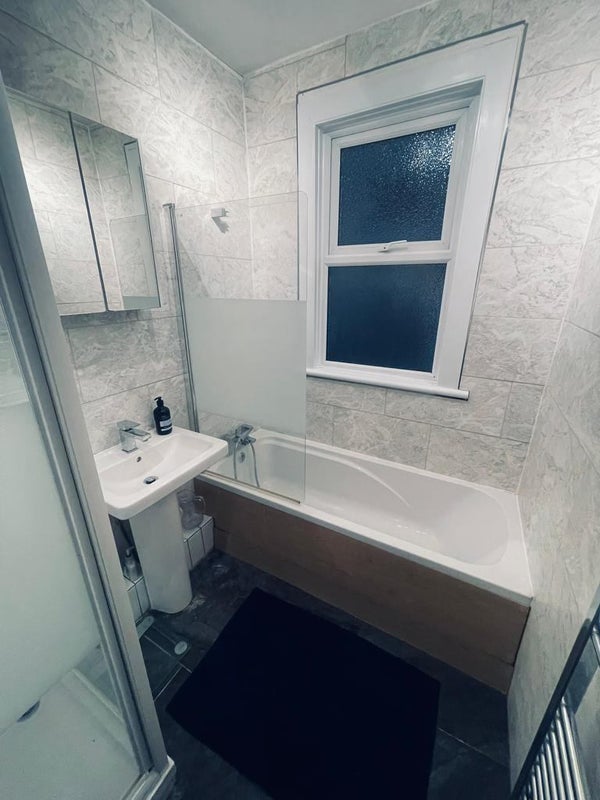 Room Chinbrook Road in Greater London