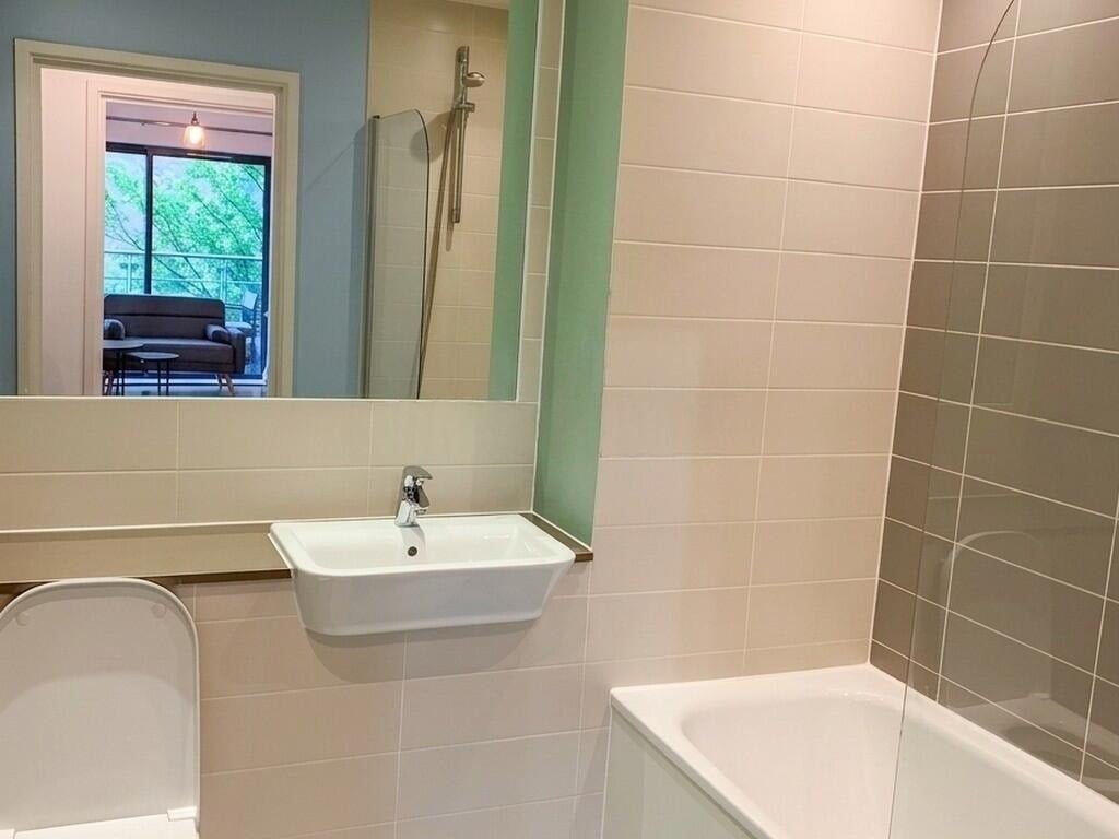 Flat Rushton Walk in Greater London