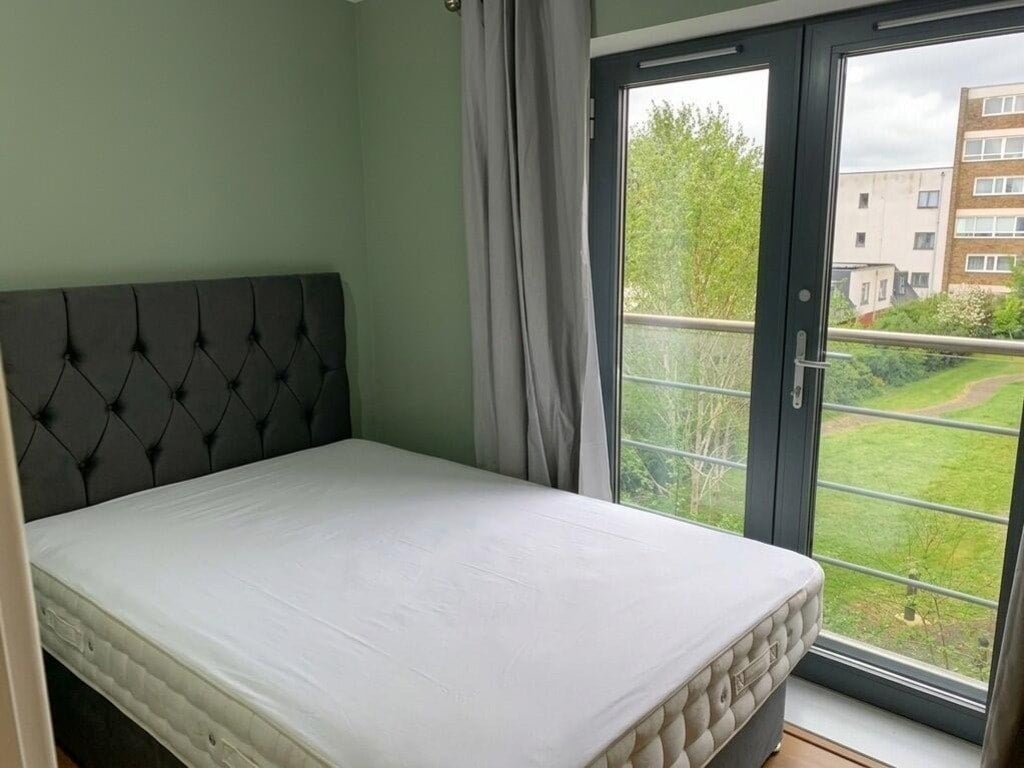 Flat Rushton Walk in Greater London