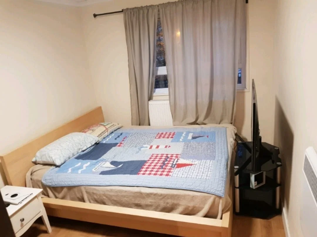 Room Brunswick Road in Greater London