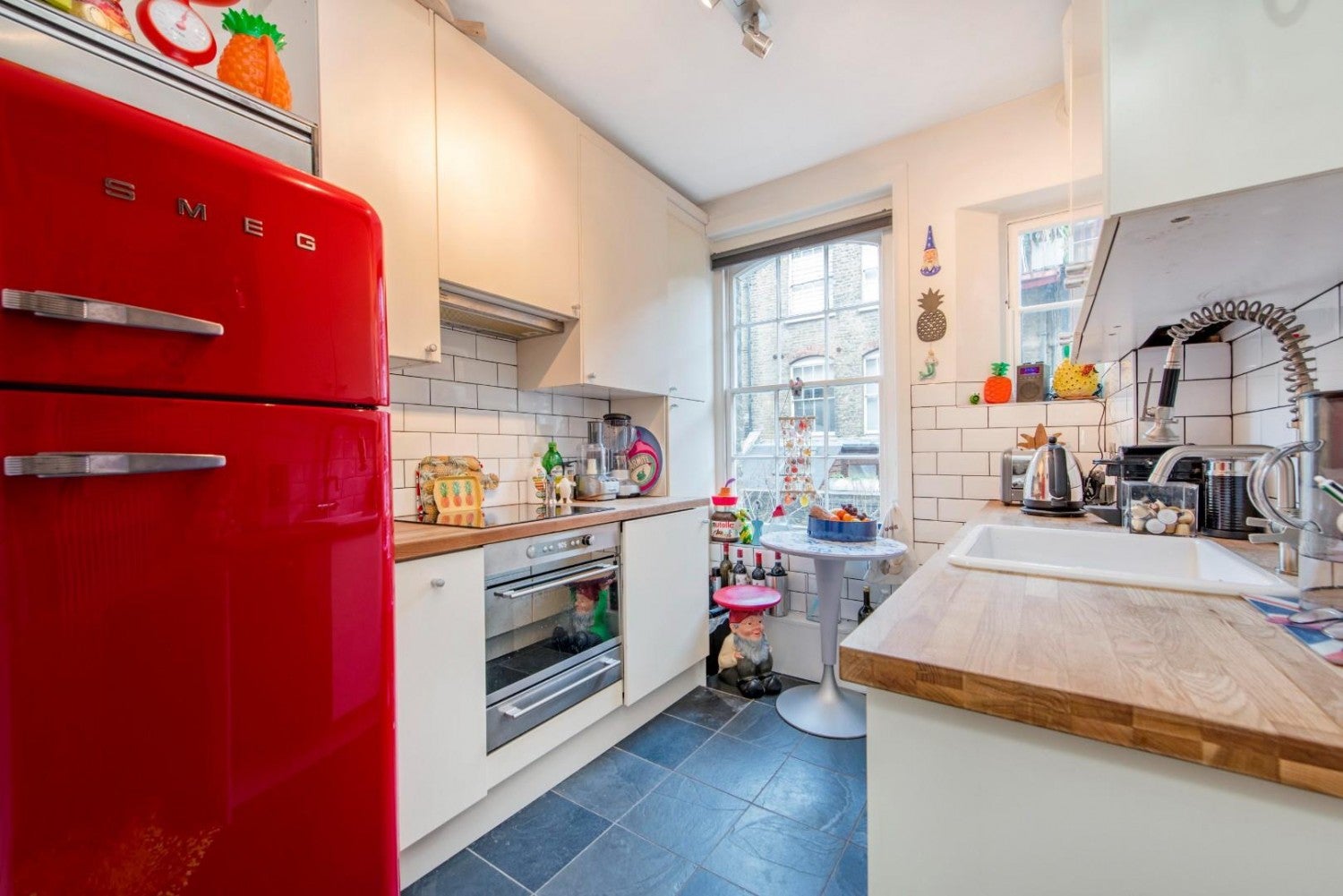 Flat Fanshaw Street in Greater London