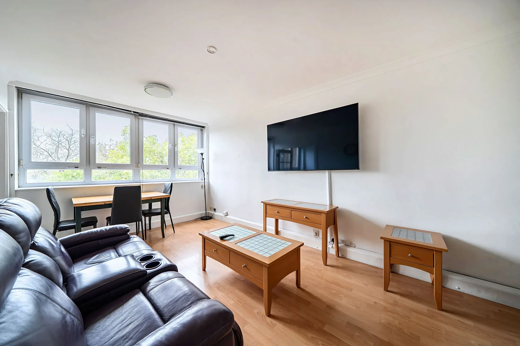 Flat Semley Place in City of Westminster