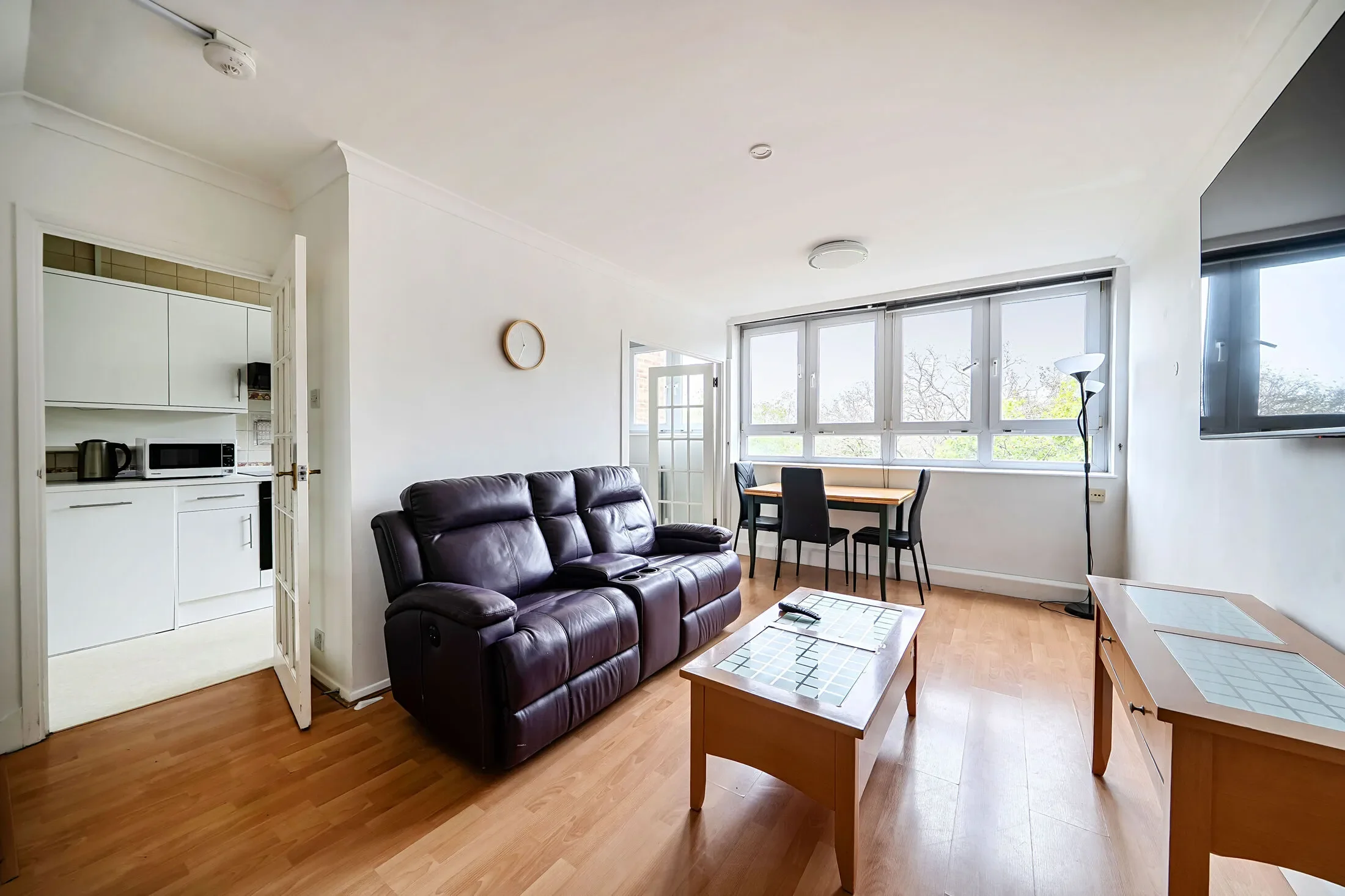 Flat Semley Place in City of Westminster