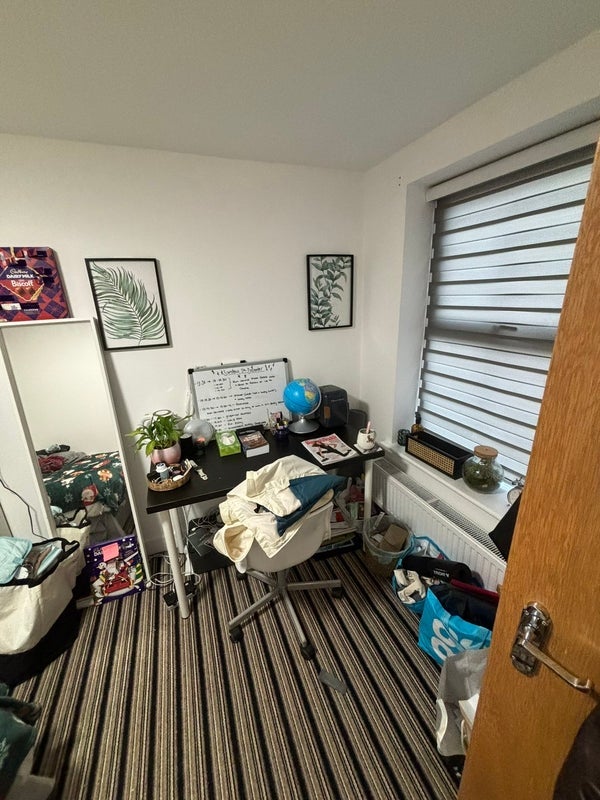 Room Stanley Avenue in Manchester