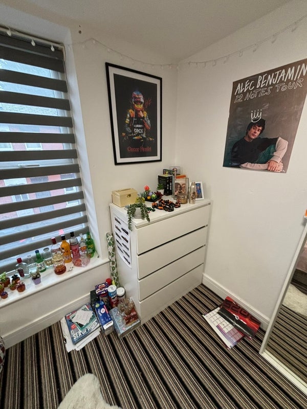 Room Stanley Avenue in Manchester