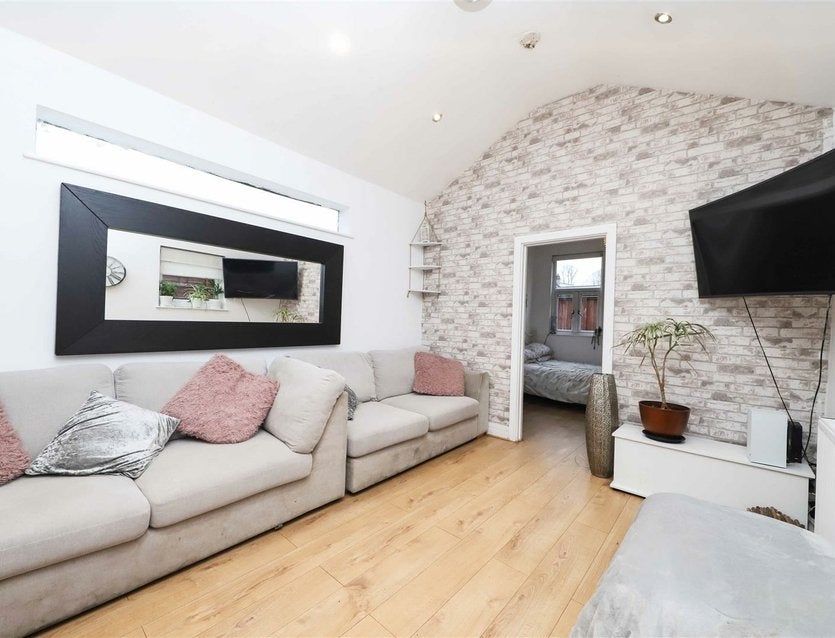 Flat New Windsor Street in Greater London