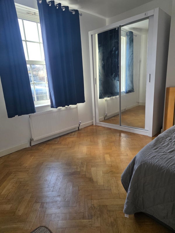 Room Farmfield Road in Greater London
