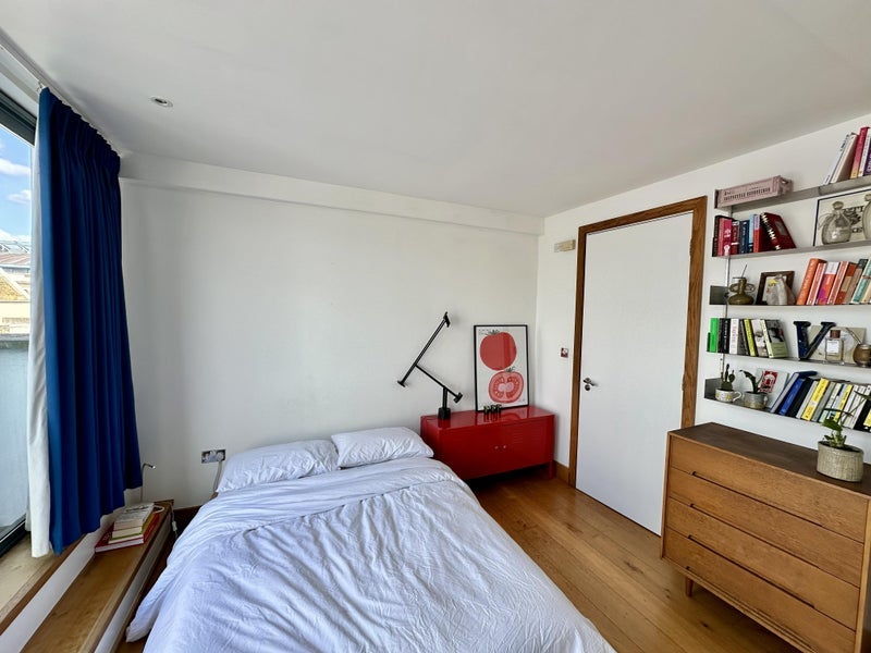 Room Kingsland Road in Greater London