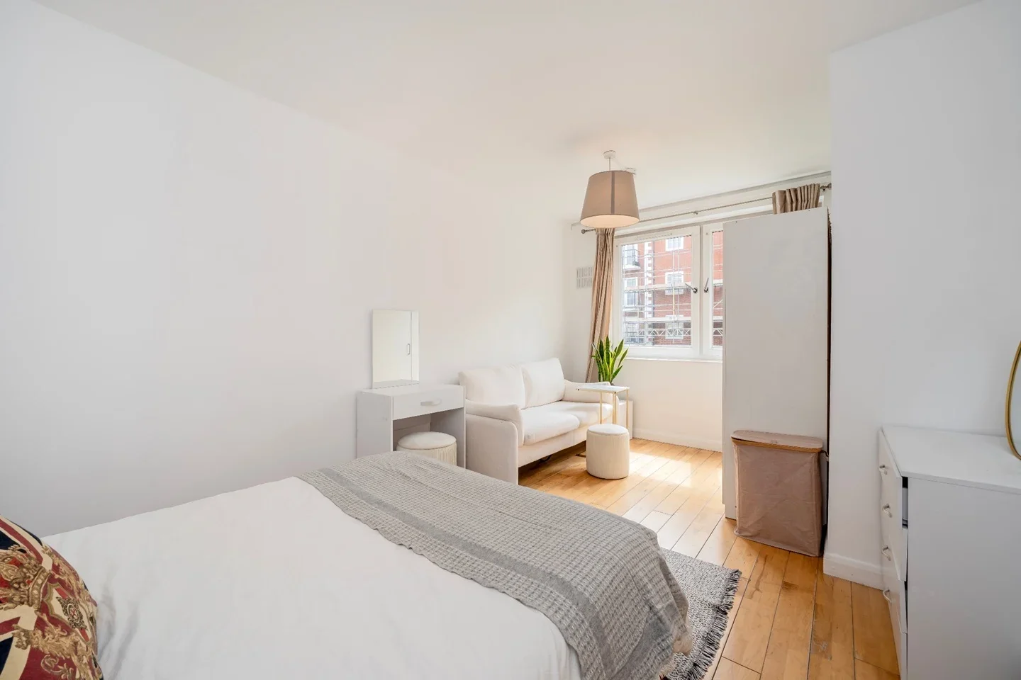 Room Boston Place in City of Westminster