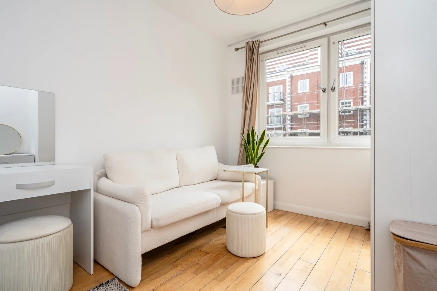 Room Boston Place in City of Westminster
